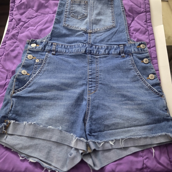 Love Tree Denim Overall Shorts Shortalls Raw Hem Cuff Shorts Women’s Size Large - Picture 12 of 14